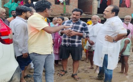चित्रकूट में बाढ़ के बाद की तबाही और राहत कार्य जारी, सड़कों से मलबा हटाने के लिए जुटीं नगर निगम की टीमें