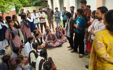 बड़वानी में रानी दुर्गावती कन्या छात्रावास की छात्राओं का हंगामा, अधीक्षिका पर पैसे मांगने और दुर्व्यवहार का आरोप