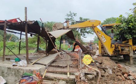 उज्जैन के चक्रतीर्थ इलाके में प्रशासन की बड़ी कार्रवाई, सार्वजनिक स्थान से हटाया गया अतिक्रमण