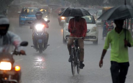 रतलाम में भारी बारिश का दौर जारी, जिला अस्पताल के आइसोलेशन वार्ड में टपका पानी, मरीजों को किया शिफ्ट