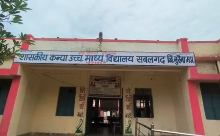 मुरैना के कन्या विद्यालय के बोर्ड पर लिखा मिला विवादित सुविचार, शहीद भगत सिंह के नाम पर छिड़ा विवाद