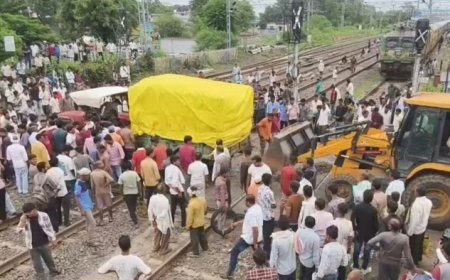 अमरकंटक और पवन एक्सप्रेस समेत कई ट्रेनें एक घंटे से अधिक समय तक रुकीं, ट्रैक्टर का हिच टूटा