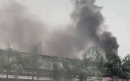 जबलपुर स्टेशन के प्लेटफॉर्म नंबर 6 पर खड़ी ट्रेन की बोगी में लगी भीषण आग, जलकर खाक हुआ इंस्पेक्शन कोच