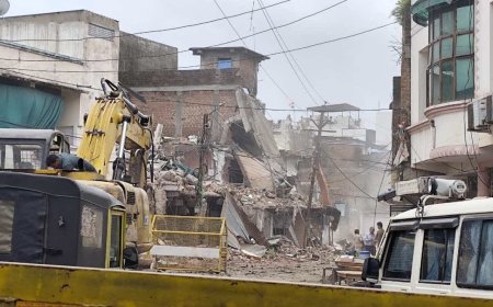 हाईकोर्ट के आदेश पर भोपाल में चला बुलडोजर, निजी जमीन से हटाए गए 50 से ज्यादा मकान