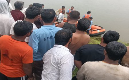 शिवपुरी में मूसलाधार बारिश का कहर, पुलिया पार करते समय उफनती नदी में बही बाइक