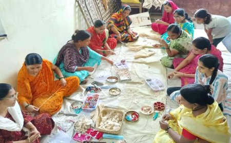 प्रधानमंत्री और मुख्यमंत्री को भेजी जाएंगी बुरहानपुर के रेशों से बनी राखियां, महिलाएं बन रहीं आत्मनिर्भर
