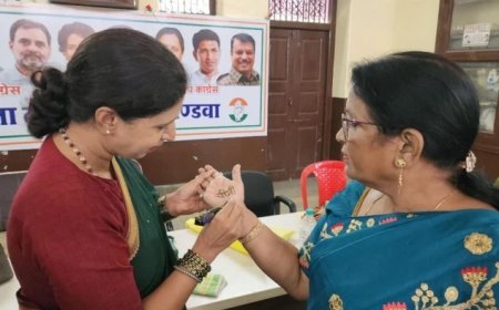 खंडवा में महंगाई के खिलाफ महिला कांग्रेस का अनोखा प्रदर्शन, हाथों पर 'चीनी' लिखकर जताया विरोध