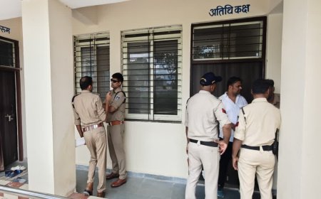छतरपुर के शासकीय छात्रावास में अधीक्षक पर अश्लील हरकत का आरोप, पुलिस ने लिया हिरासत में