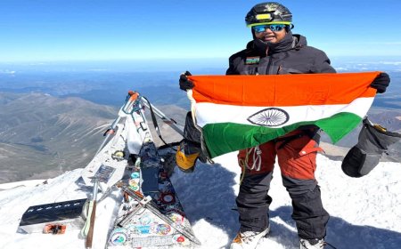 मध्य प्रदेश पुलिस की गर्व, आरक्षक वर्षा पटेल ने 18,510 फीट ऊंचे पर्वत पर लहराया राष्ट्रीय ध्वज