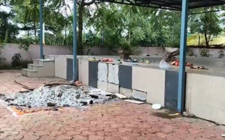 नगर निगम के पब्लिक पार्क में जैन मुनि के अंतिम संस्कार पर विवाद, रहवासियों के विरोध के बाद जांच के आदेश