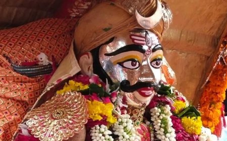 भोर से ही महाकाल मंदिर में उमड़े श्रद्धालु, पर्यावरण संरक्षण का संदेश लेकर निकली बाबा की सवारी