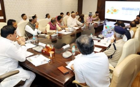 सिचुएशन रूम से सीएम ने लिया बाढ़ प्रभावित जिलों का जायजा, एयर एंबुलेंस सेवा देने के निर्देश