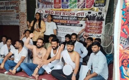 भोपाल में नर्सिंग छात्रों का उग्र प्रदर्शन, निर्माणाधीन बिल्डिंग पर चढ़कर की आत्महत्या की कोशिश