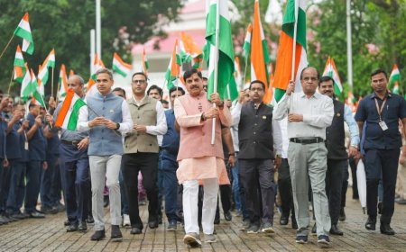 Bhopal Tiranga Yatra 2026: सीएम मोहन यादव ने भोपाल में निकाली तिरंगा यात्रा, बारिश के बावजूद युवाओं में दिखा भारी जोश