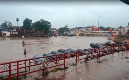 बाढ़ की तबाही के बाद दोबारा तेज बारिश से बढ़ी मुश्किलें, भोजन और साफ पानी के लिए जूझ रहे लोग