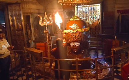 मंदसौर में सावन पर अनोखी शुरुआत, भस्म और दीपों की रोशनी में हुई भगवान शिव की शयन आरती