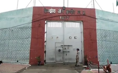 Spiritual Program in Indore Jail: अपराध से तौबा कर धर्म के मार्ग पर चल रहे कैदी, जज द्वारा जेल में हो रहा सुंदरकांड का पाठ