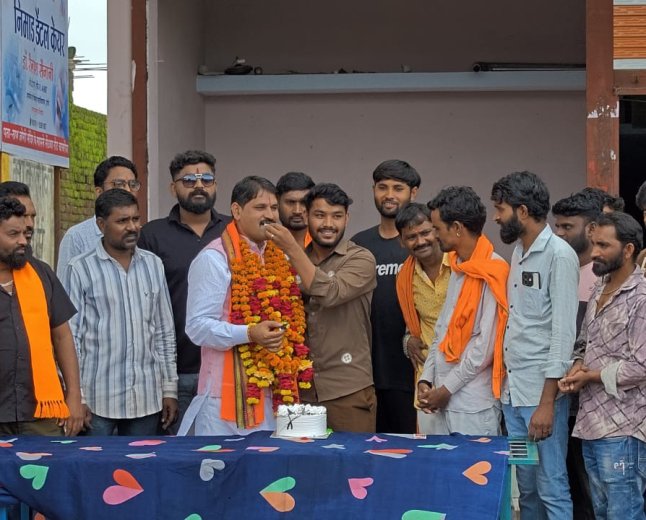 भाजपा नेता रेलास सेनानी ने जन्मदिन पर किया कांवड़ियों का स्वागत, वितरित किया फलाहार