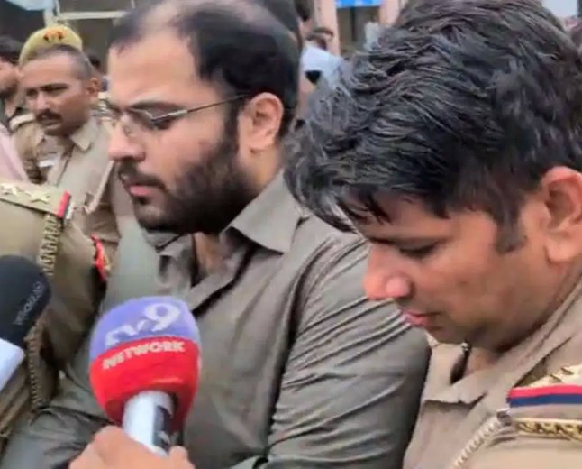 झांसी पहुंचे अतीक के बेटे अजहम की भावुक अपील- 'जेल में बंद भाइयों को मिट्टी में आने दिया जाए'