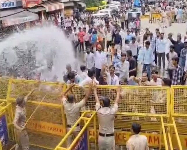 मंत्री के आवास का घेराव करने पहुँचे एनएसयूआई अध्यक्ष नितेश शर्मा सहित कई कार्यकर्ता हिरासत में