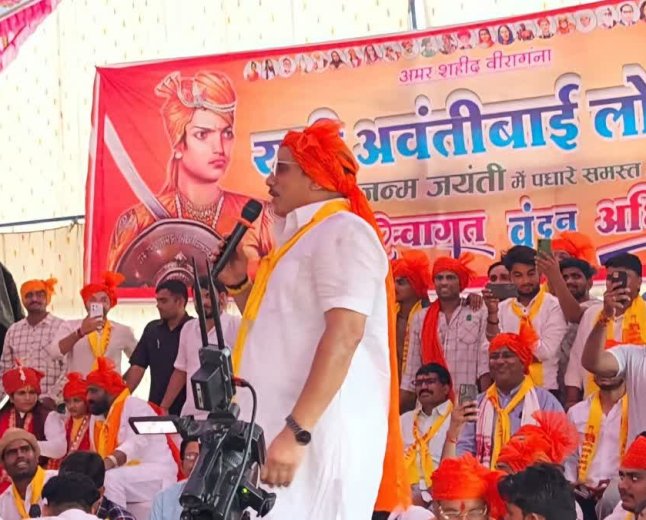 बीजेपी विधायक प्रीतम लोधी का विवादित बयान, बोले- 99 गालियां माफ, 100वीं गलती पर करेंगे 'डेंटिंग-पेंटिंग'