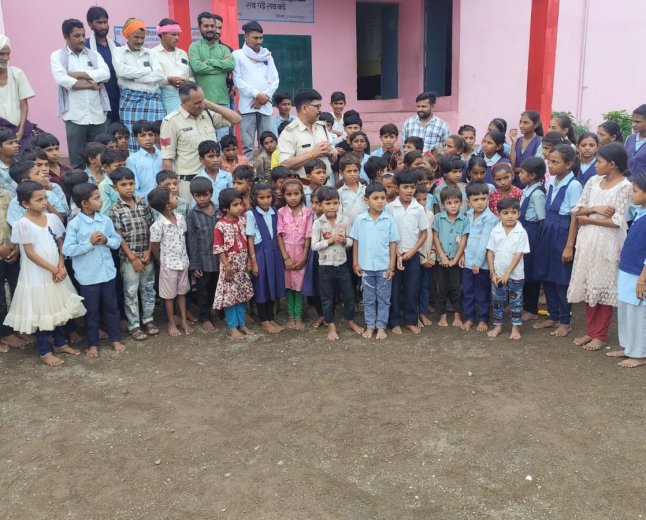 पुलिस अधीक्षक के निर्देशन में थाना पाटी पुलिस द्वारा ग्राम गंधावल एवं पलवट में जनसंवाद कार्यक्रम आयोजित > 