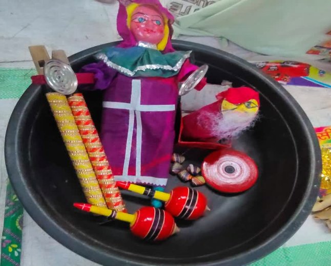लकड़ी की गुड़िया, डब्बा का बब्बा और खिलौने—जानिए क्या है बुंदेलखंड की प्रसिद्ध सावनी भेजने की प्रथा