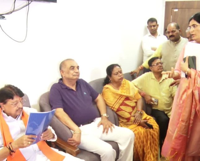 सुप्रीम कोर्ट की सख्ती के बाद भोपाल के व्यापारियों में चिंता, मंत्री कैलाश विजयवर्गीय से लगाई राहत की गुहार