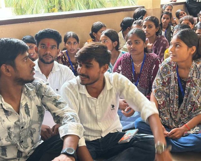 बीए फर्स्ट ईयर में 250 से ज्यादा छात्र फेल और शून्य अंक मिलने पर भड़के स्टूडेंट्स, यूनिवर्सिटी में प्रदर्शन