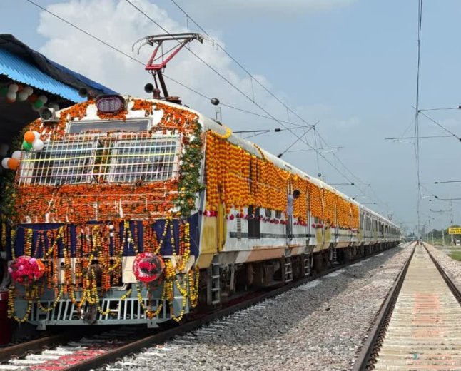 श्योपुर में बड़ी रेल का वर्षों पुराना सपना साकार, वीरपुर तक पहुंची मेमू ट्रेन