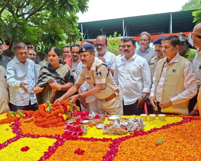 खंडवा में धूमधाम से मनाया गया किशोर दा का जन्मदिन, मशहूर सिंगर विनोद राठौड़ ने दी सुरमयी श्रद्धांजलि