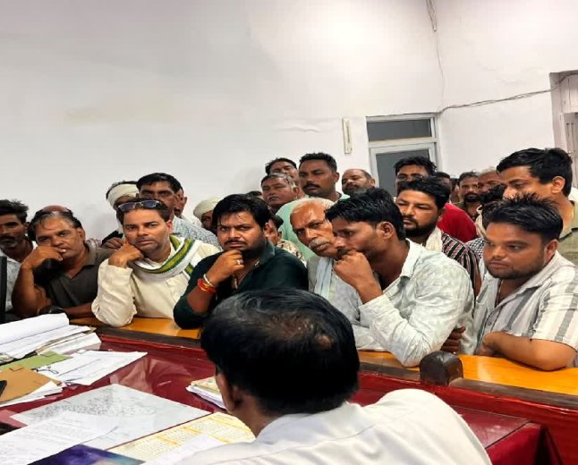 मध्य प्रदेश के 10 गांवों में 72 घंटे से छाया अंधेरा, ओवरलोड ट्रांसफार्मर फुंकने से किसान परेशान