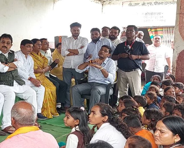 बालाघाट के बैगा अंचल में बच्चों की मौत पर सियासत तेज, मंत्री विजय शाह और विक्रांत भूरिया पहुंचे कुंडेकसा