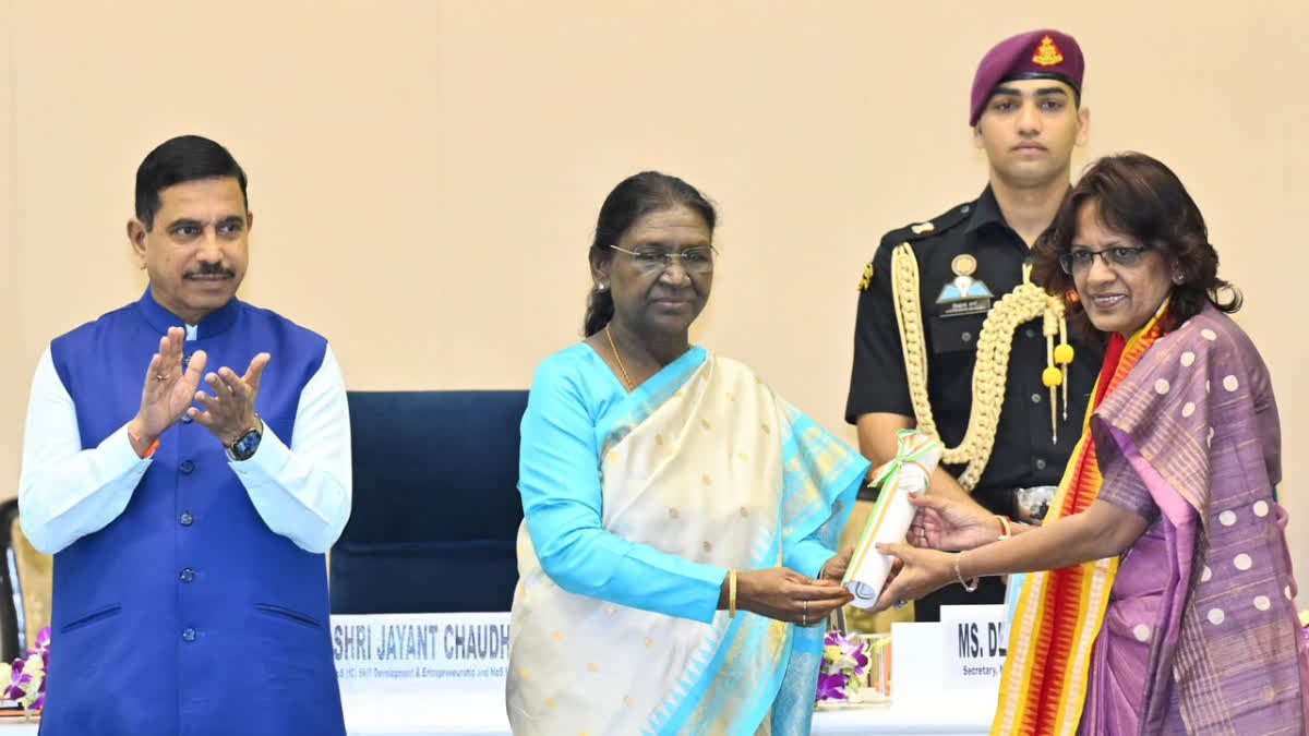 फुटबॉल और सोशल मीडिया से गणित सिखाने वाली भोपाल की डॉ. संगीता यादव को मिला राष्ट्रीय सम्मान
