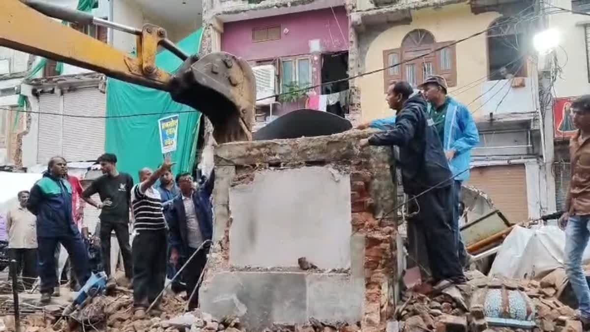 उज्जैन में सड़क चौड़ीकरण के बीच खड़े हनुमान मंदिर का मामला, प्रशासन ने प्रतिमा हटाने की खबरों को बताया भ्रामक