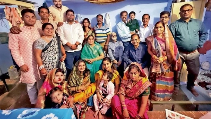 ग्वालियर के जैन परिवार की अनूठी मिसाल; 41 सालों से एक ही छत और एक रसोई में रह रहे 5 भाई