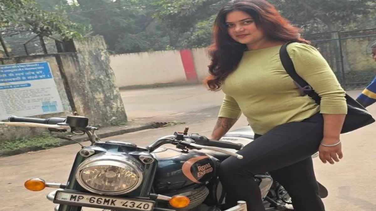 'मिस प्रेटी इंडिया' विजेता और सोशल मीडिया इनफ्लुएंसर निधि तिवारी ने की आत्महत्या, मोरवा थाना क्षेत्र की घटना