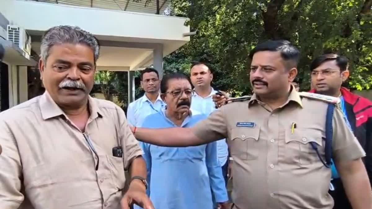 भोजशाला के बाद धार की लाट मस्जिद को लेकर तनाव, 'वराह मार्च' से पहले हिंदू संगठन के कई नेता हिरासत में