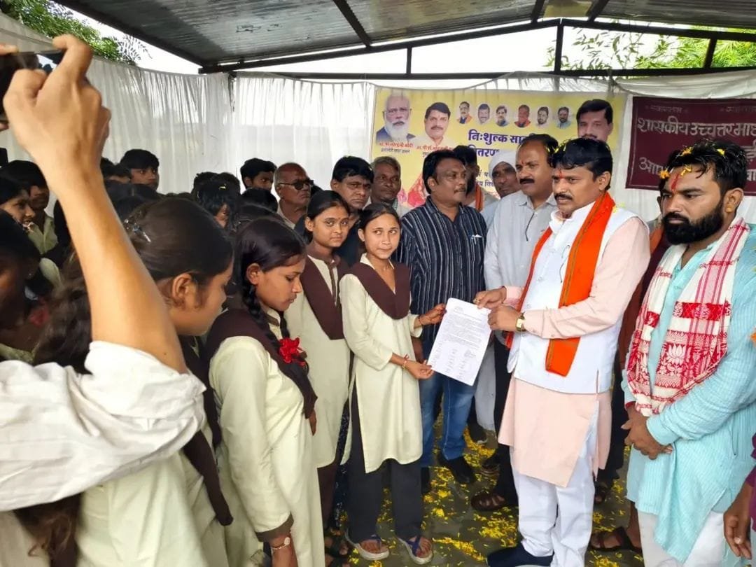 गवाड़ी शासकीय स्कूल के छात्रों ने विधायक श्याम बरडे से उठाई मांग, 'स्कूल को बनाया जाए परीक्षा केंद्र'