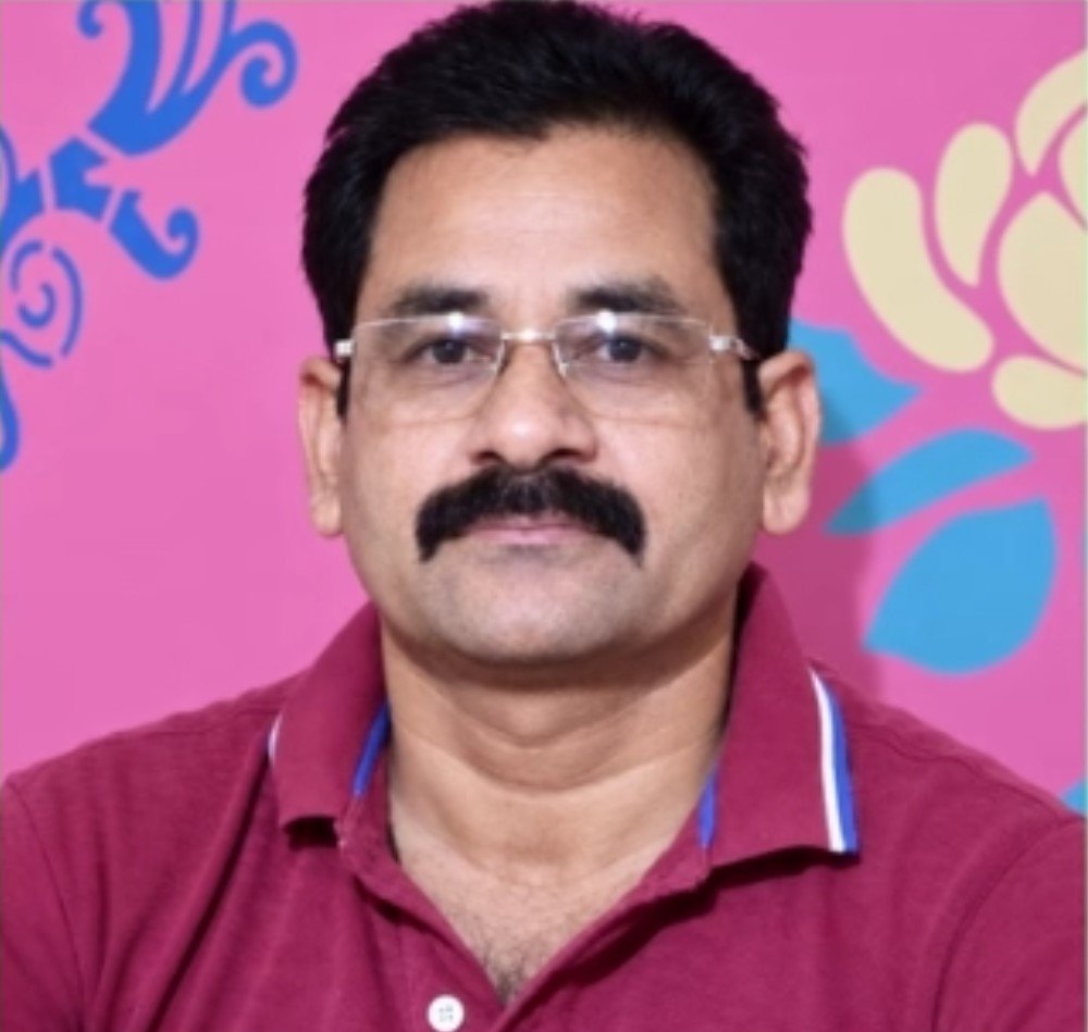 'ऑर्डर लिखा रखा है, 2 लाख लाओ'; छतरपुर में पटवारी की रिश्वतखोरी की खुली पोल, SDM की जांच के बाद निलंबन