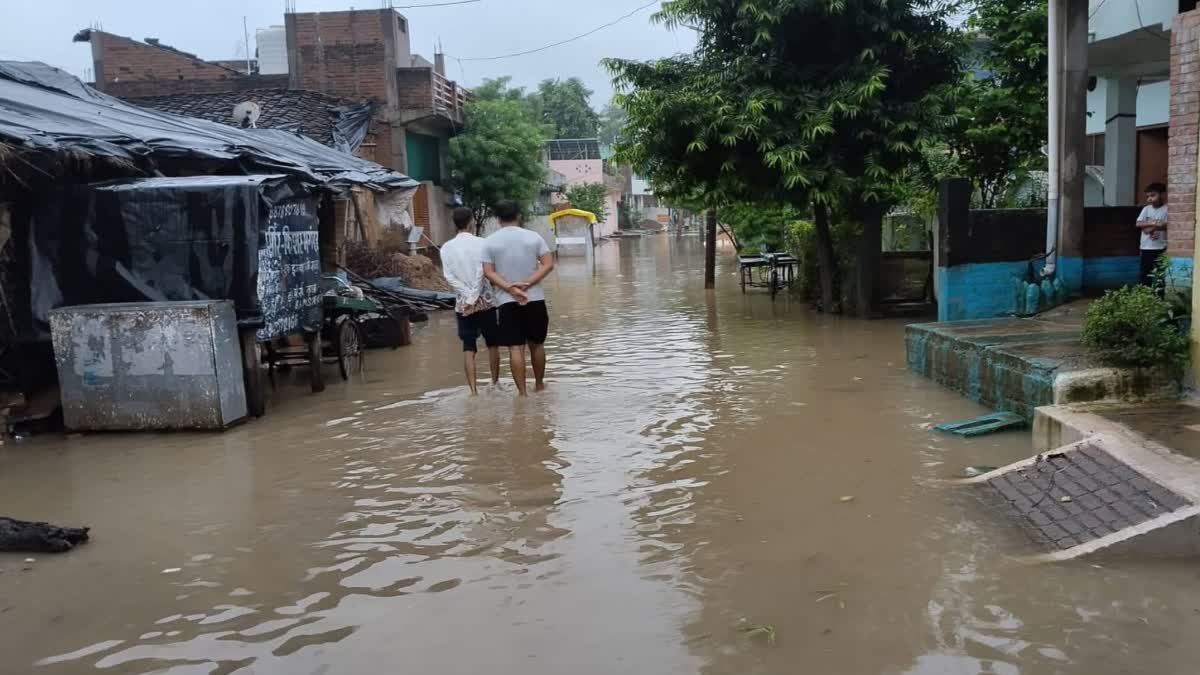 चित्रकूट में मंदाकिनी नदी का जलस्तर फिर बढ़ा, जिला प्रशासन ने जारी की चेतावनी