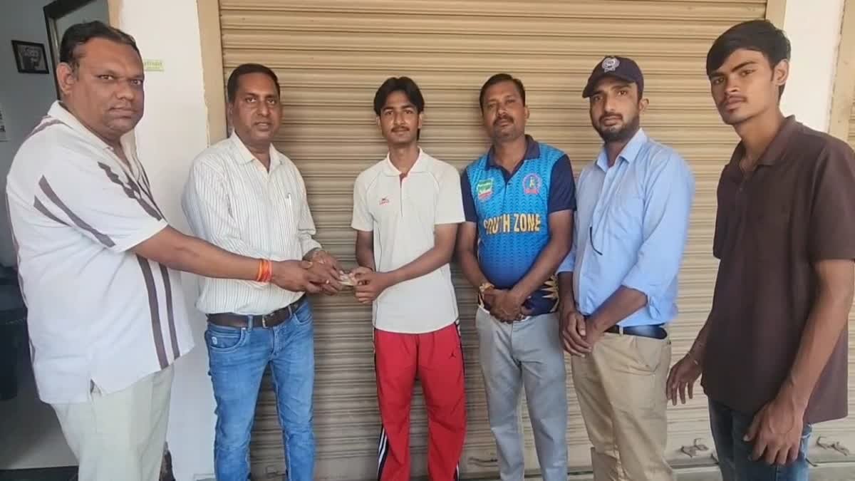 पैसों के अभाव में रुक रहा था श्रीनगर का सफर; लंदन-दुबई से मिली मदद, राष्ट्रीय टी-20 खेलेंगे आकाश और विवेक