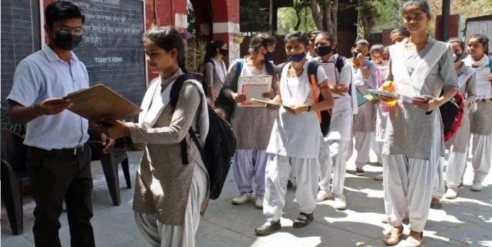 विश्वविद्यालयों में समय पर परीक्षा और डिग्रियां न मिलने से युवाओं का भविष्य खतरे में, मुकेश नायक का हमला