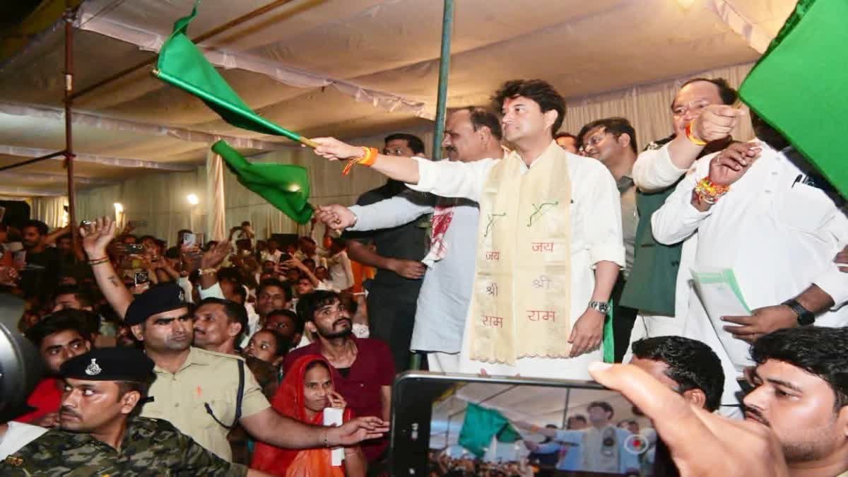 कोलारस में ट्रेन के स्टॉपेज के उद्घाटन समारोह में राजनीतिक तनातनी, जनपद अध्यक्ष और विधायक आमने-सामने