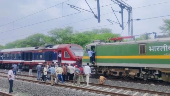 ग्वालियर में उदयपुर इंटरसिटी एक्सप्रेस का इंजन फेल; 45 मिनट ठप रहे एसी और पंखे, यात्री परेशान