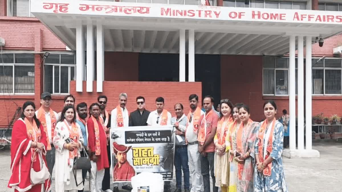 नेपाल त्रासदी पर पंडित धीरेंद्र शास्त्री की पहल, चावल, दाल और जरूरत का सामान भेजा गया