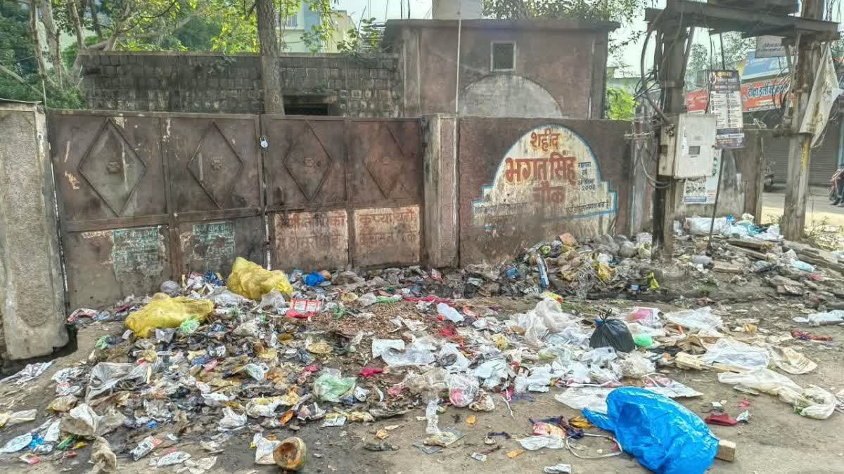 क्रांतिकारियों के नाम पर बने चौराहों की बदहाली, भगत सिंह यादगार मंच ने दी आंदोलन की चेतावनी