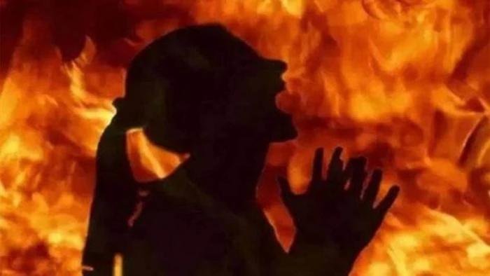 कोकता मल्टी में दर्दनाक हादसा, 60% झुलसी नवविवाहिता की इलाज के दौरान मौत; 8 महीने का बच्चा घायल