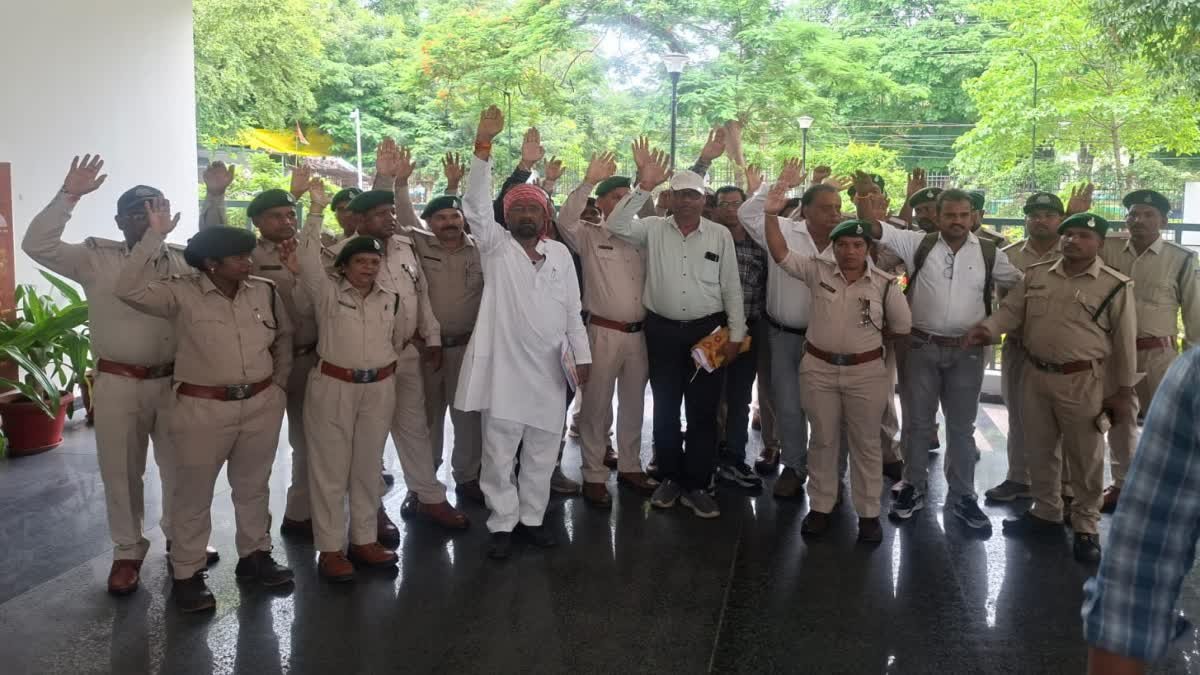 मोहन सरकार का कर्मचारियों को बड़ा तोहफा! पेंशन, प्रमोशन और अनुकंपा मामलों का जल्द होगा समाधान