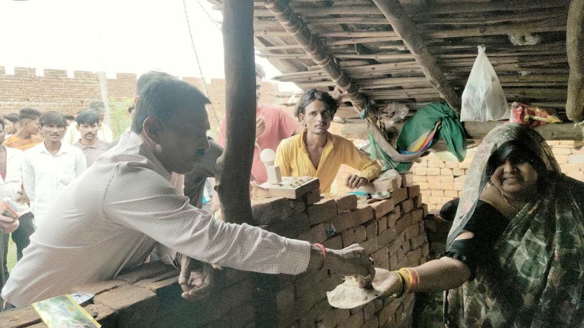 विस्थापित परिवारों से मिले मंत्री तुलसी सिलावट, हर पात्र व्यक्ति को पुनर्वास पैकेज का दिया आश्वासन